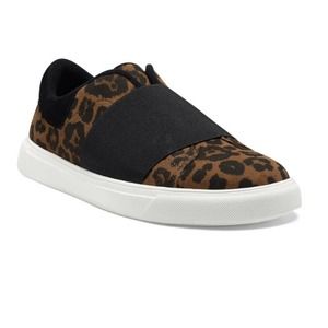 NWT Vince Camuto Maryenda Slip On Sneaker Leopard Print